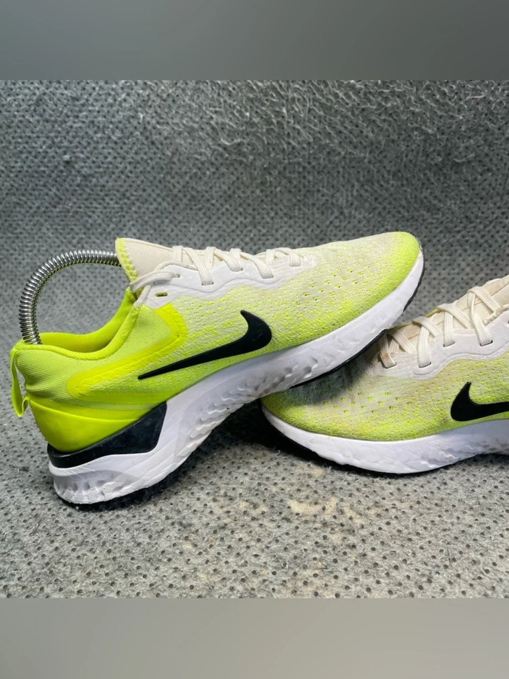 Nike Odyssey React Volt White Running Shoes Size 8 Women’s